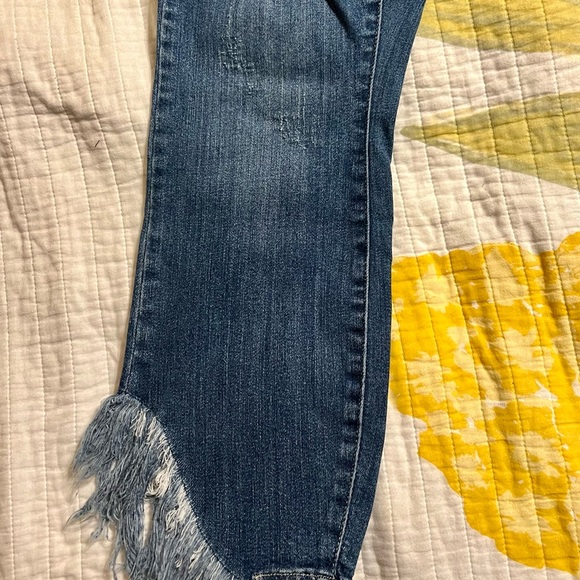 JUDY BLUE FRAYED LEG JEANS - Picture 5 of 11